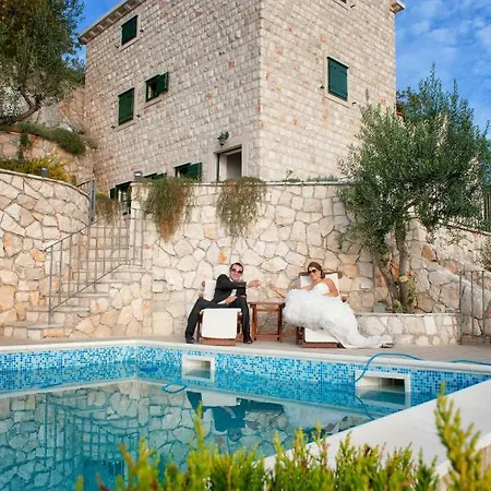Stolovi Villa *